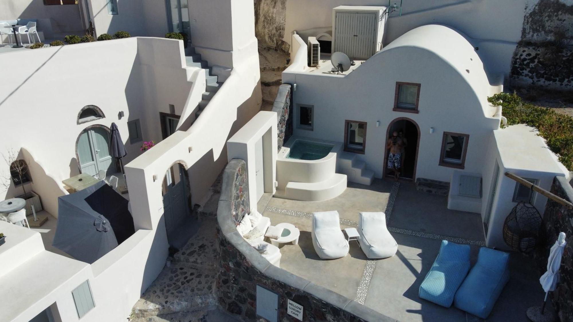 Mellow Luxury Cave Apartment Oía Exterior photo